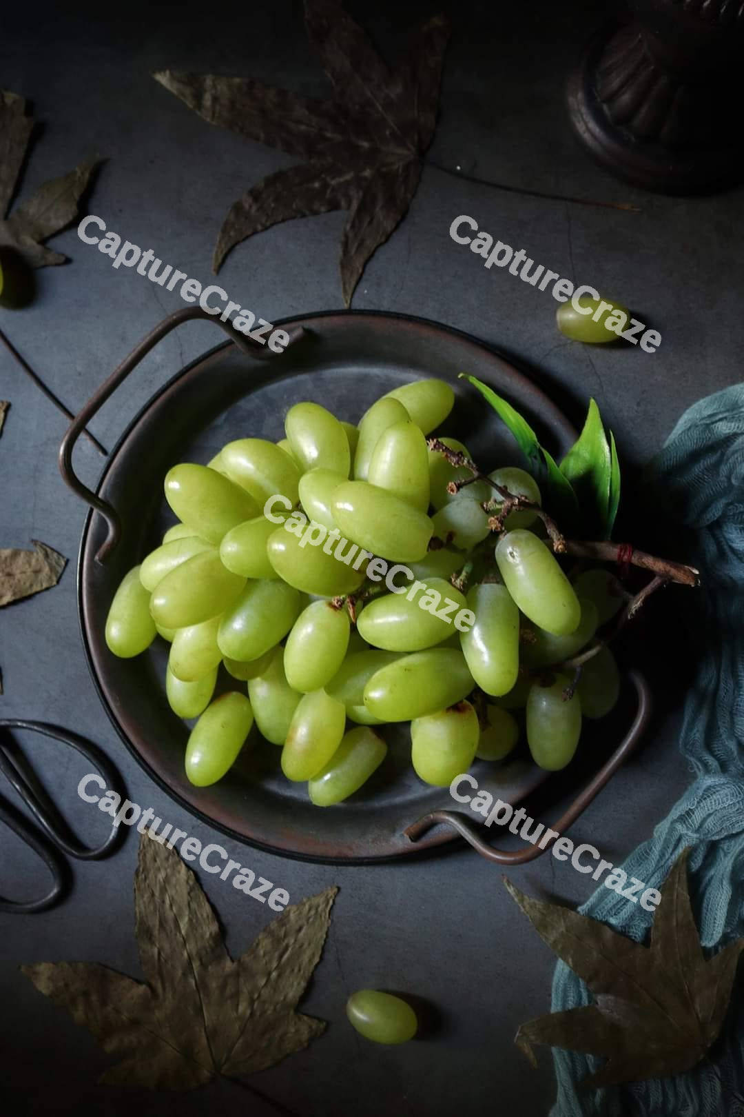Green grapes inside a pan